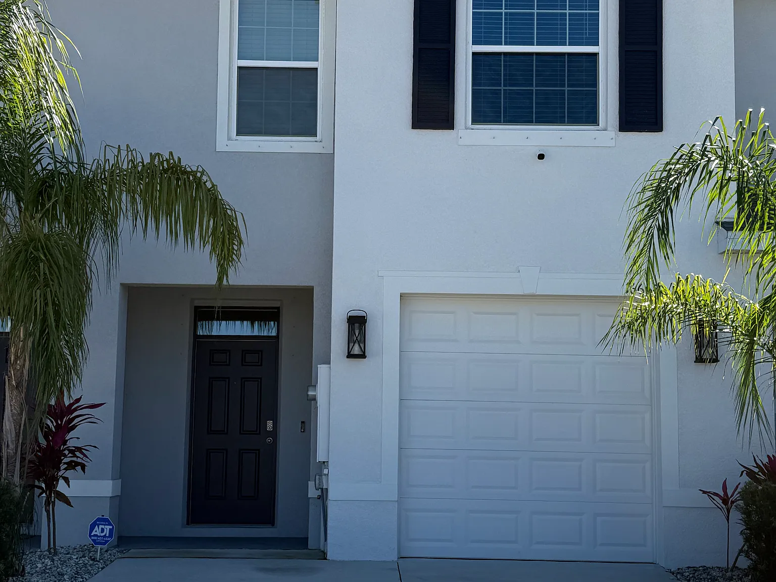 3 bed, 2.5 bath, 1673 sqft, $2,400 — Photo 2