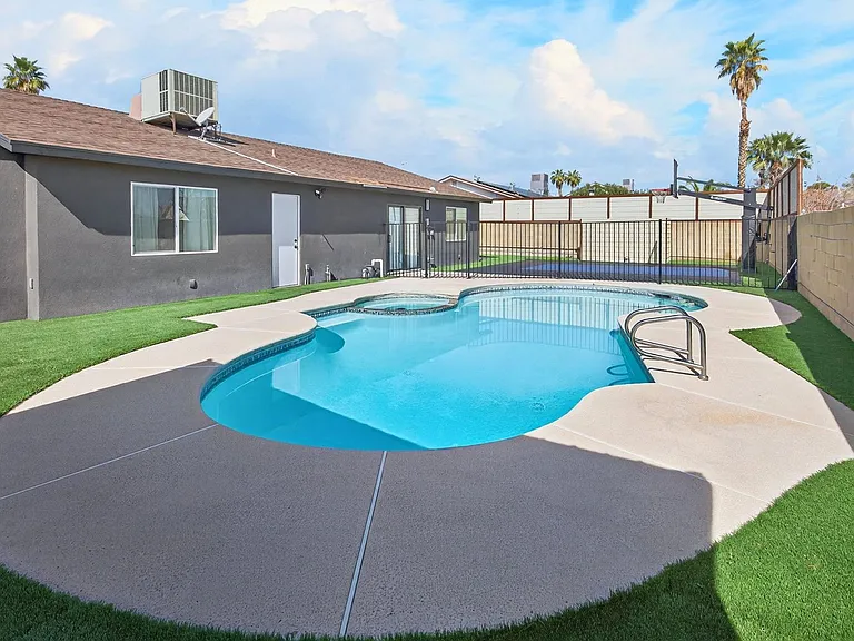 5270 Sepulveda Blvd — Photo 25