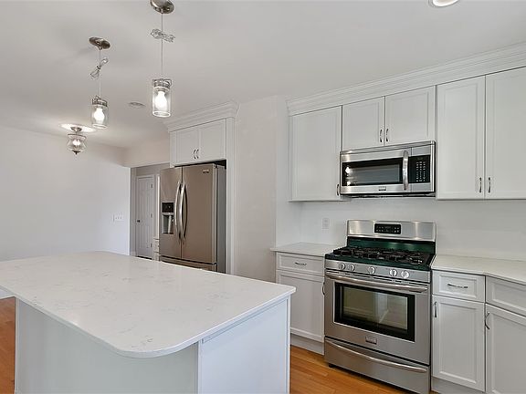 5th image of 15 Warren Ave