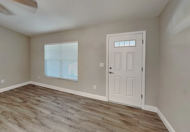 7961 N Primrose Dr — Photo 6