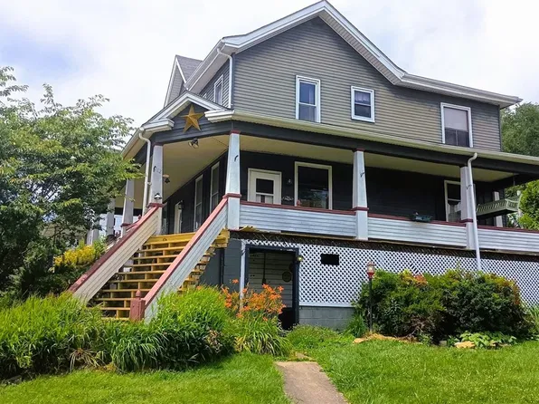 712 Depot St, Youngwood, PA 15697