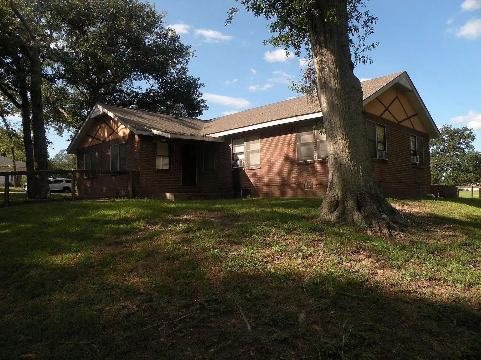 3 bed, 1.0 bath, $1,550 — Photo 3