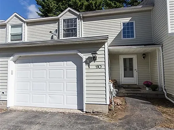 90 Deer Run Dr, Ballston Spa, NY 12020