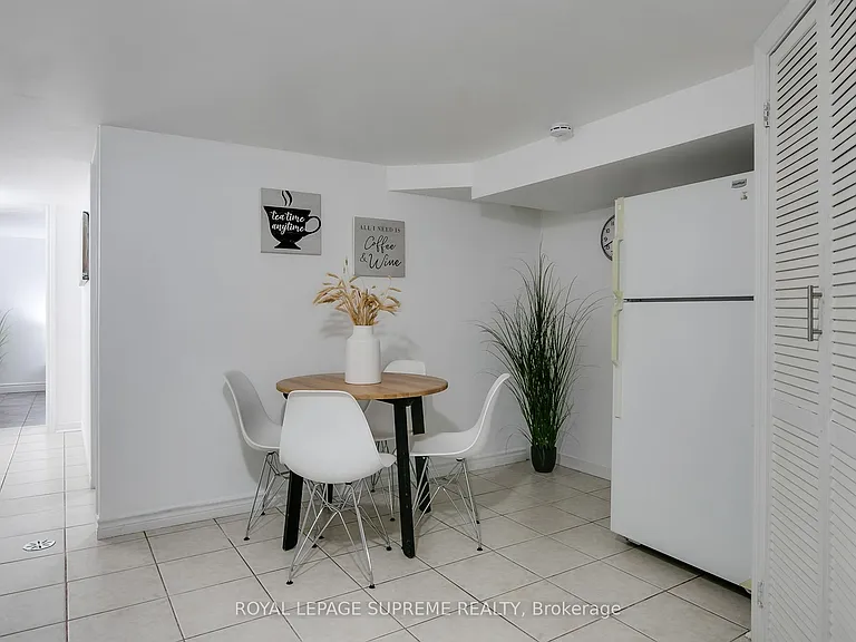 422 Oakwood Ave #BASEMENT — Photo 5