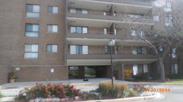 1st image of 7 E Carriageway Dr APT 214