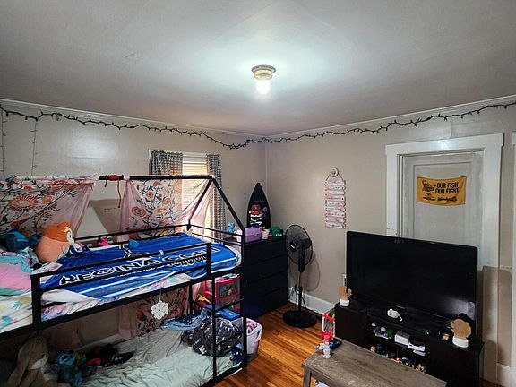 4th image of 2331 Berdan Ave