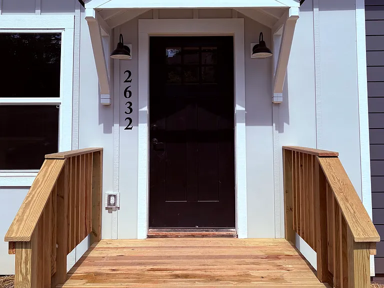 2632 Hydraulic Rd — Photo 1
