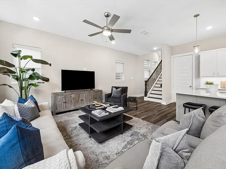 10960 Hewitt Cliff Ln — Photo 5