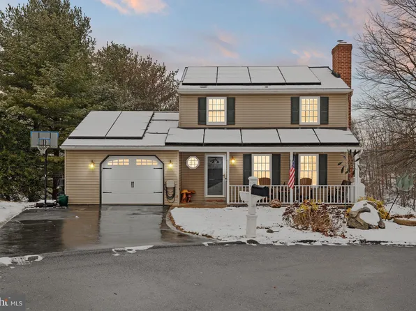 5 E Windy Hill Dr, Lititz, PA 17543