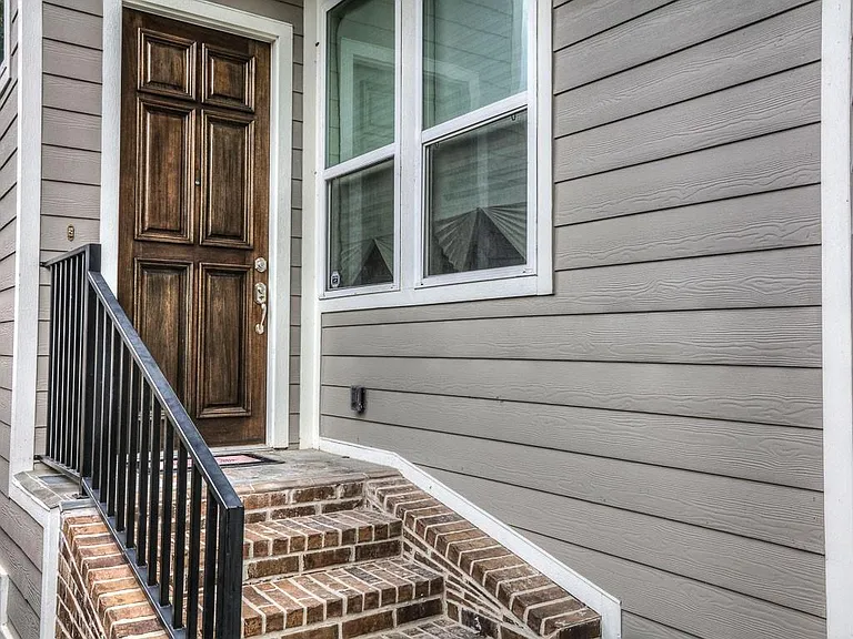 922 Alexander St — Photo 2