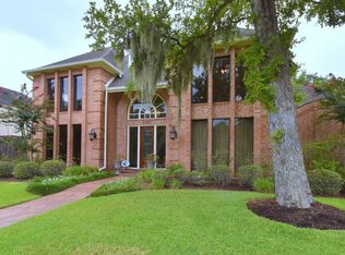 11830 Castle Ridge Dr, Houston, TX 77077