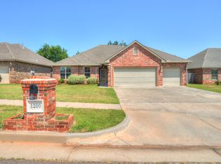 1200 Summer Hill Dr, Moore, OK 73160