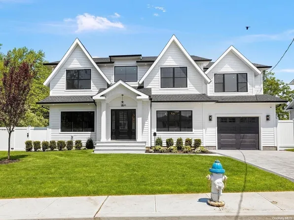 1645 William Street, Merrick, NY 11566