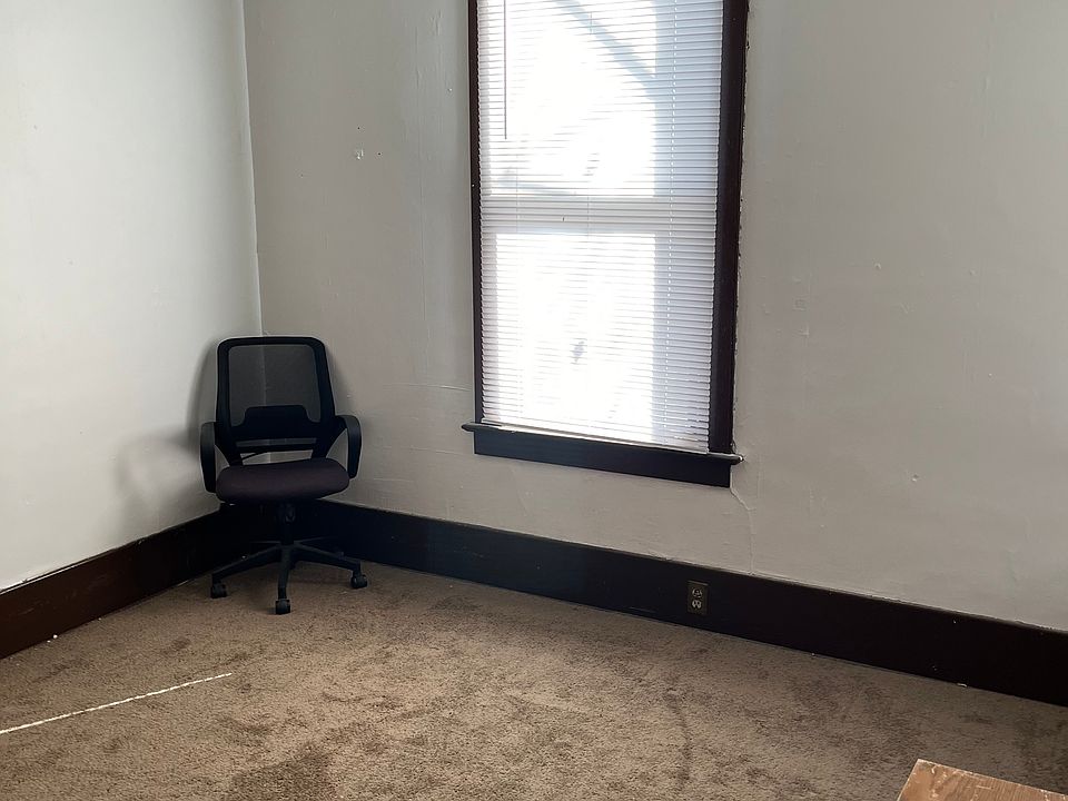 2nd image of 119 College Pl #3