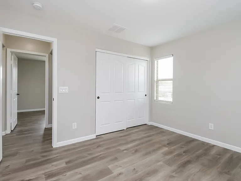 3348 E Franklin Ave — Photo 13
