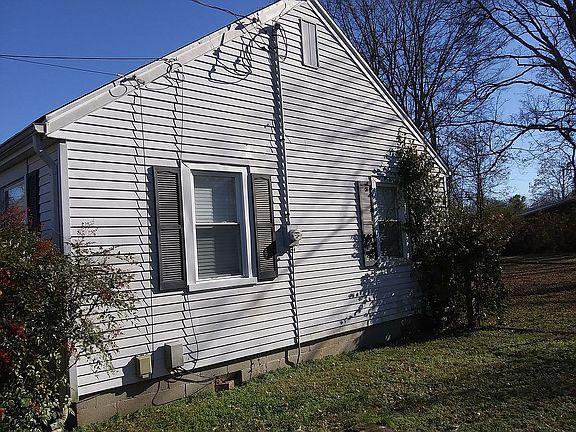 2nd image of 515 Eastview Cir