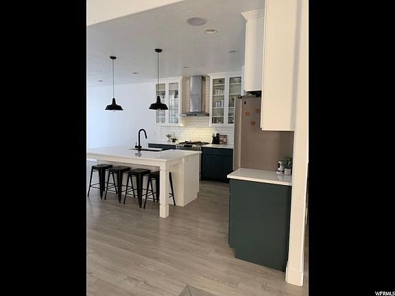 3rd image of 561 N Pinnacle Ln