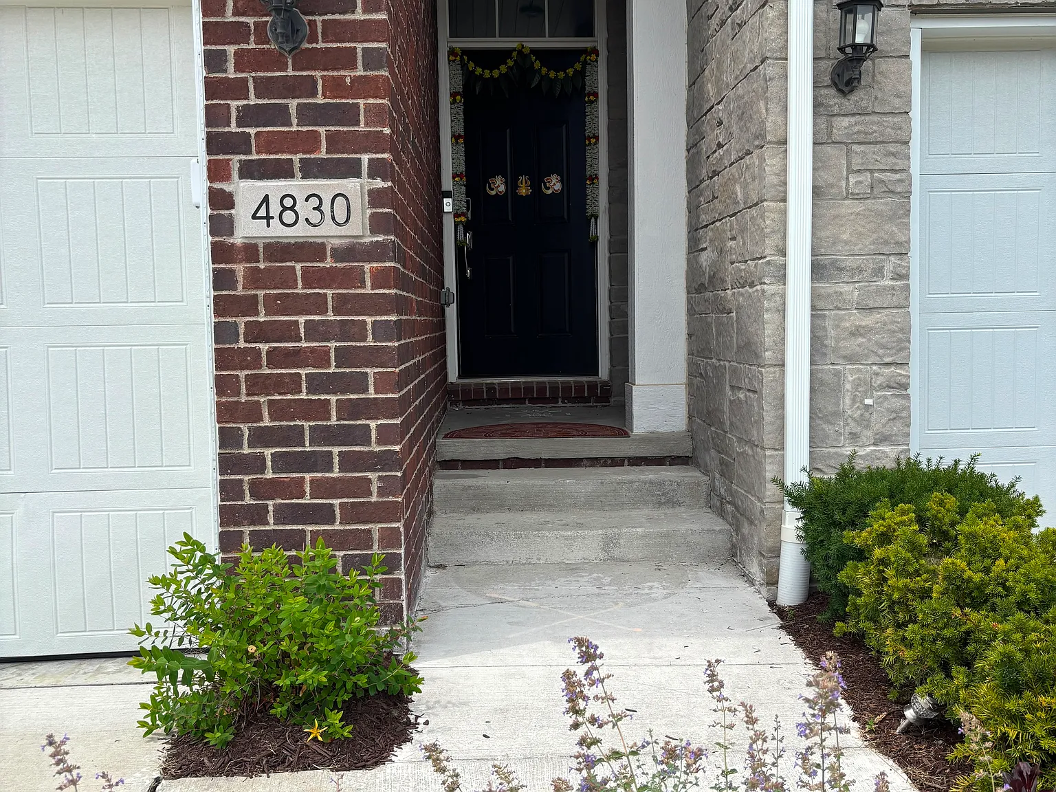 3 bed, 2.5 bath, 2058 sqft, $2,800 — Photo 2