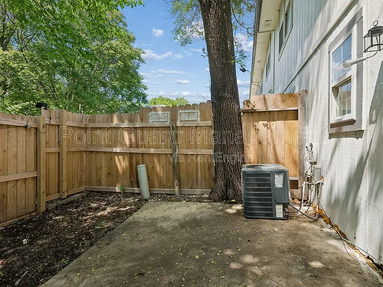 321 W South Ave — Photo 58