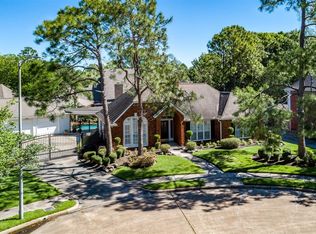 15707 Greencourt Dr, Houston, TX 77062