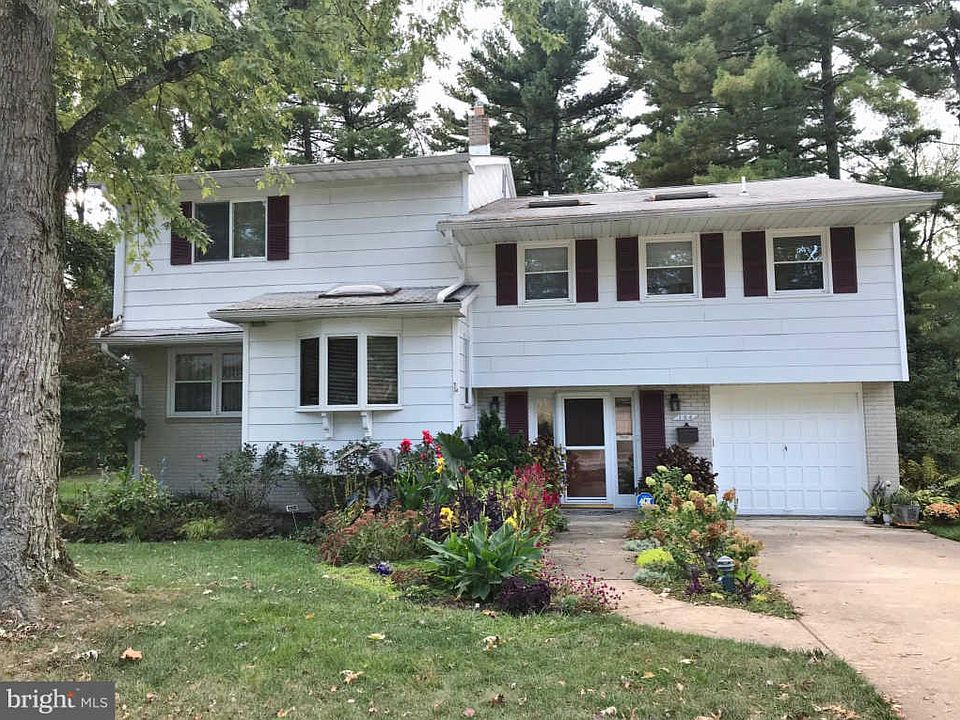 1st image of 104 Radcliffe Dr