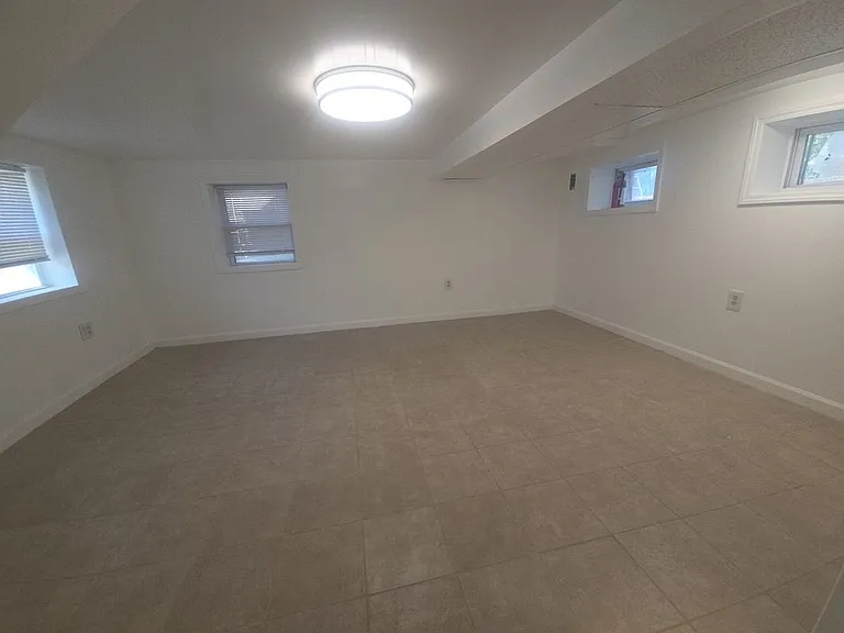 101 Maple St #HOUSE — Photo 16