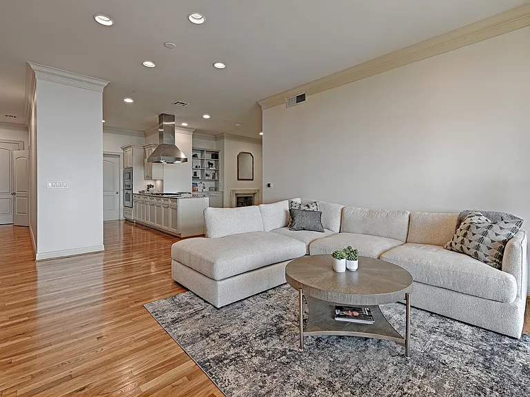 2828 Hood St #1008 — Photo 8