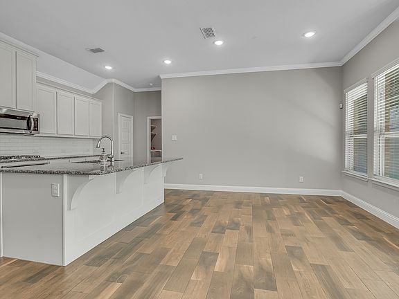3rd image of 804 10th St