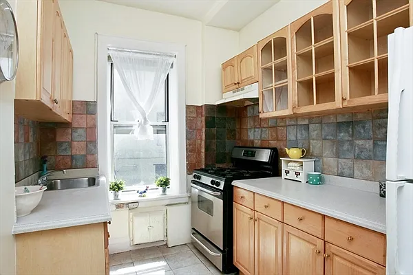 Sold by Citi Habitats | media 12