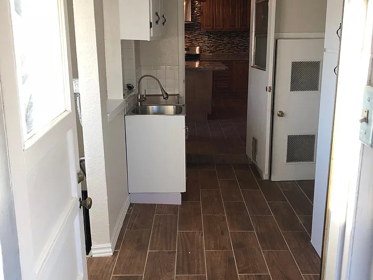 1116 E California Ave — Photo 17
