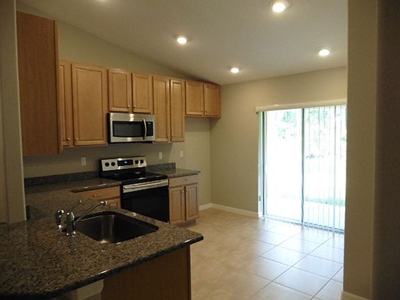 3rd image of 18 Regent Ln Unit B