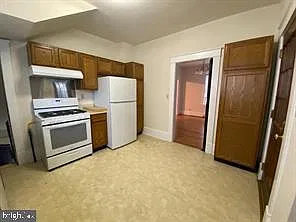 3 bed, 1.0 bath, 1242 sqft, $2,100 — Photo 4