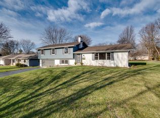 25W712 Chieftain Ln, Wheaton, IL 60189
