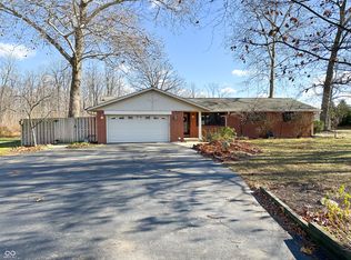 645 Sycamore Ct, Zionsville, IN 46077