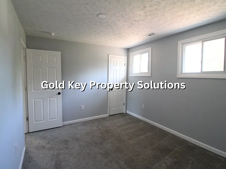 508 W Monroe St — Photo 13