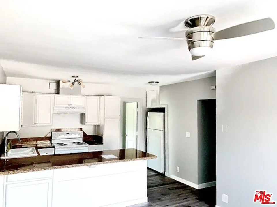 Building Photo - 7524 Sepulveda Blvd #207