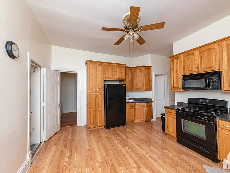 3300 N Racine Ave #3 — Photo 3