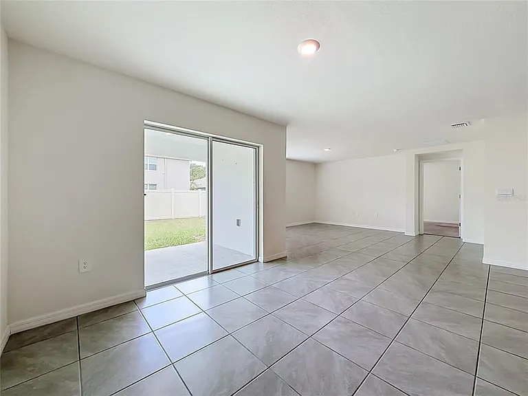 6698 SE 3rd Loop — Photo 9