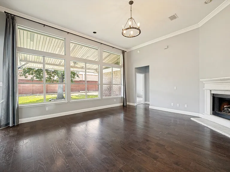 4849 Gloucester Dr — Photo 4