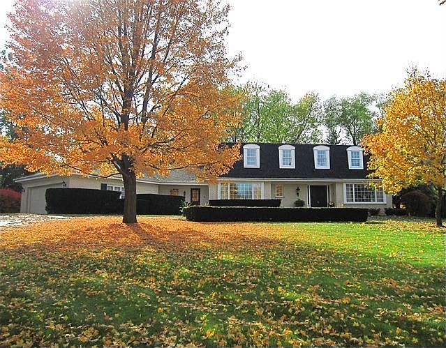 GORGEOUS FRONT OF HOME!