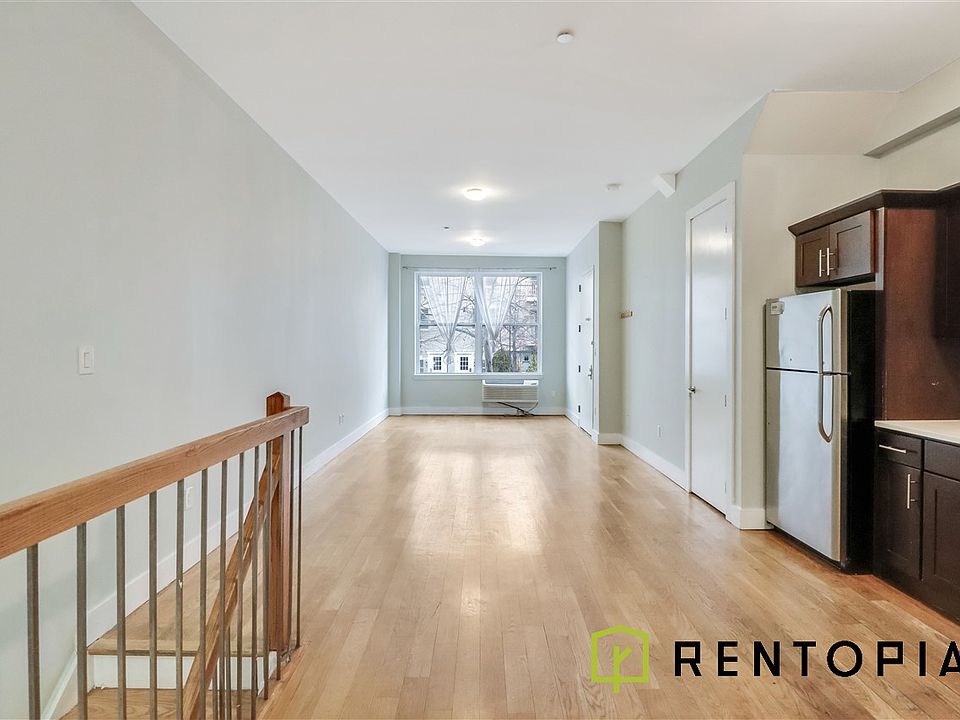 1st image of 32 Meserole St #1