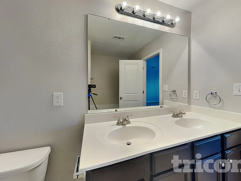 6931 Savannah Springs Dr — Photo 9