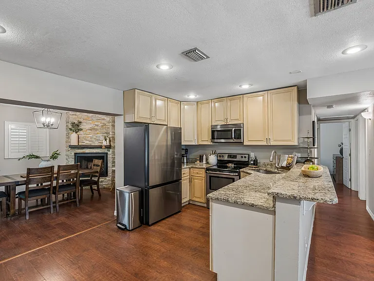 11307 N Boulevard St — Photo 5