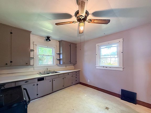 5th image of 1208 W Beverly St