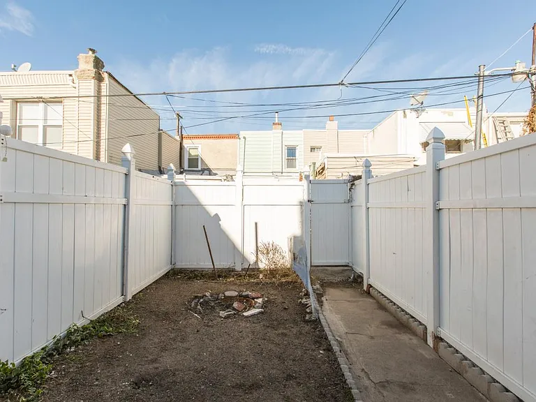 2826 Mercer St — Photo 22