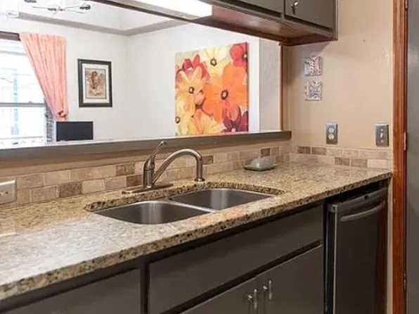 6720 W Medlock Dr, Glendale, AZ 85303