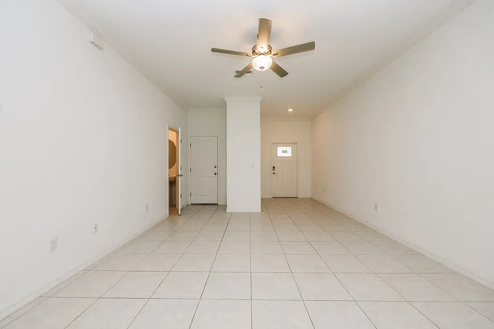 3 bed, 2.5 bath, 1624 sqft, $3,240 — Photo 4