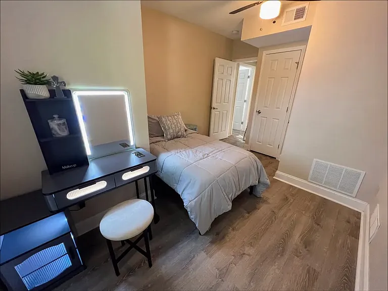 516 N Broadway #202 — Photo 25