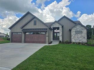 2750 SW Heartland Rd, Lees Summit, MO 64082