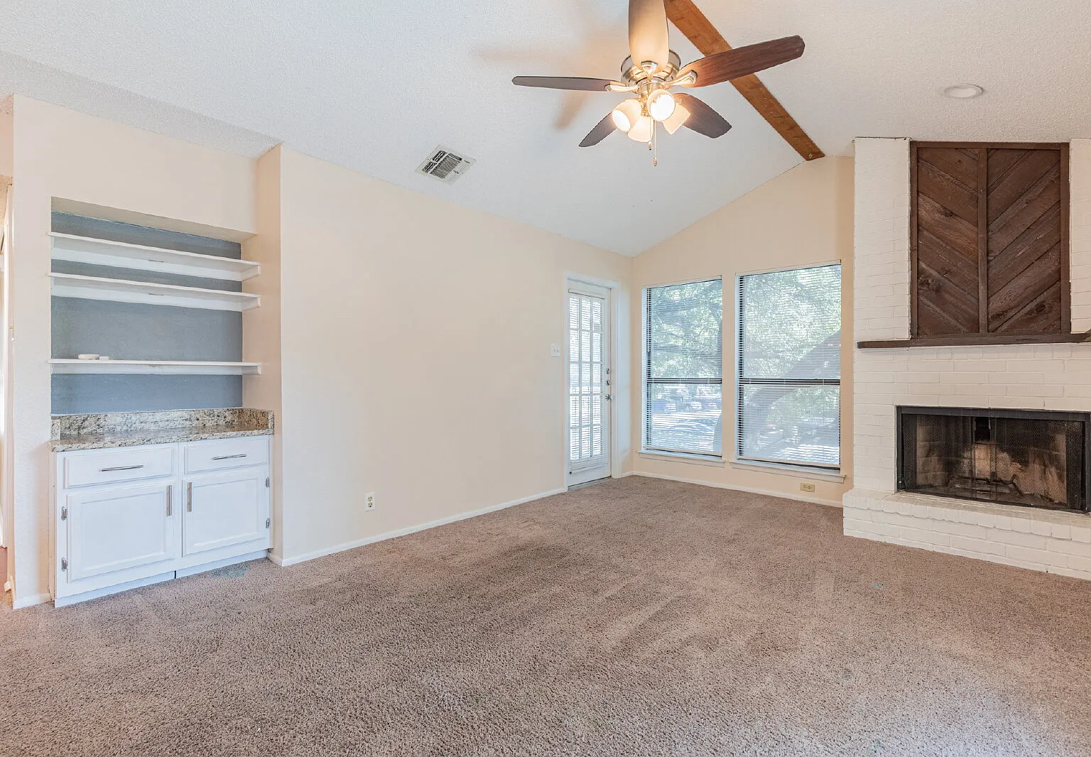 2 bed, 1.0 bath, 845 sqft, $1,050 — Photo 4